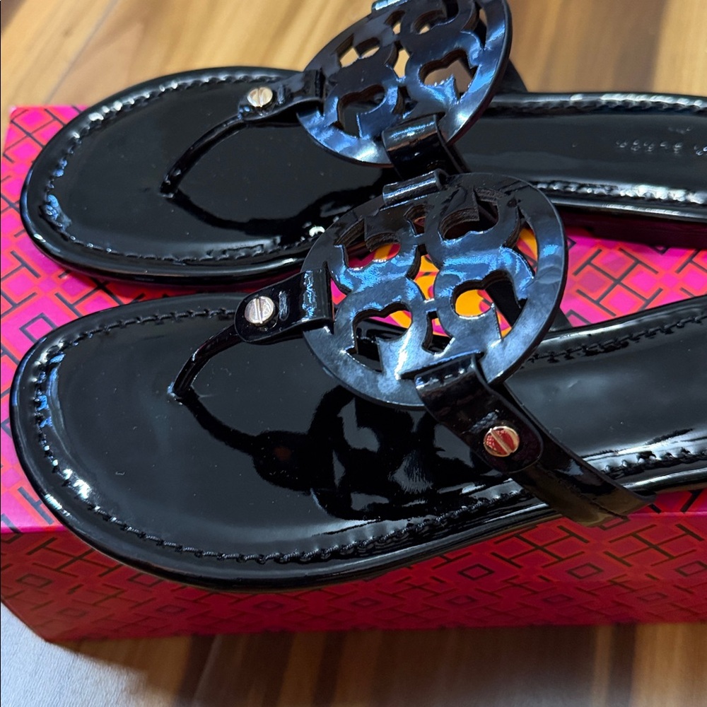 New Tory Burch Miller Sandals Miller Patent Leather Perfect Black Size 9.5 - Picture 2 of 7